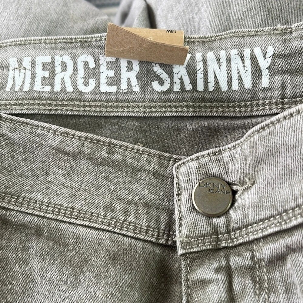 NWT DKNY - Mercer Skinny washed moss green colored jeans - size 18W